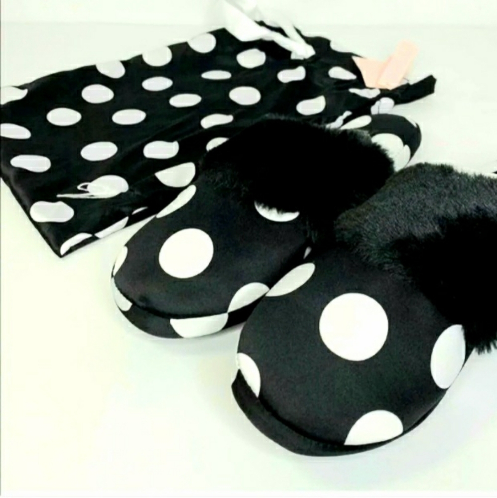 NWTS Victoria Secret Slippers (SizeL9-10)